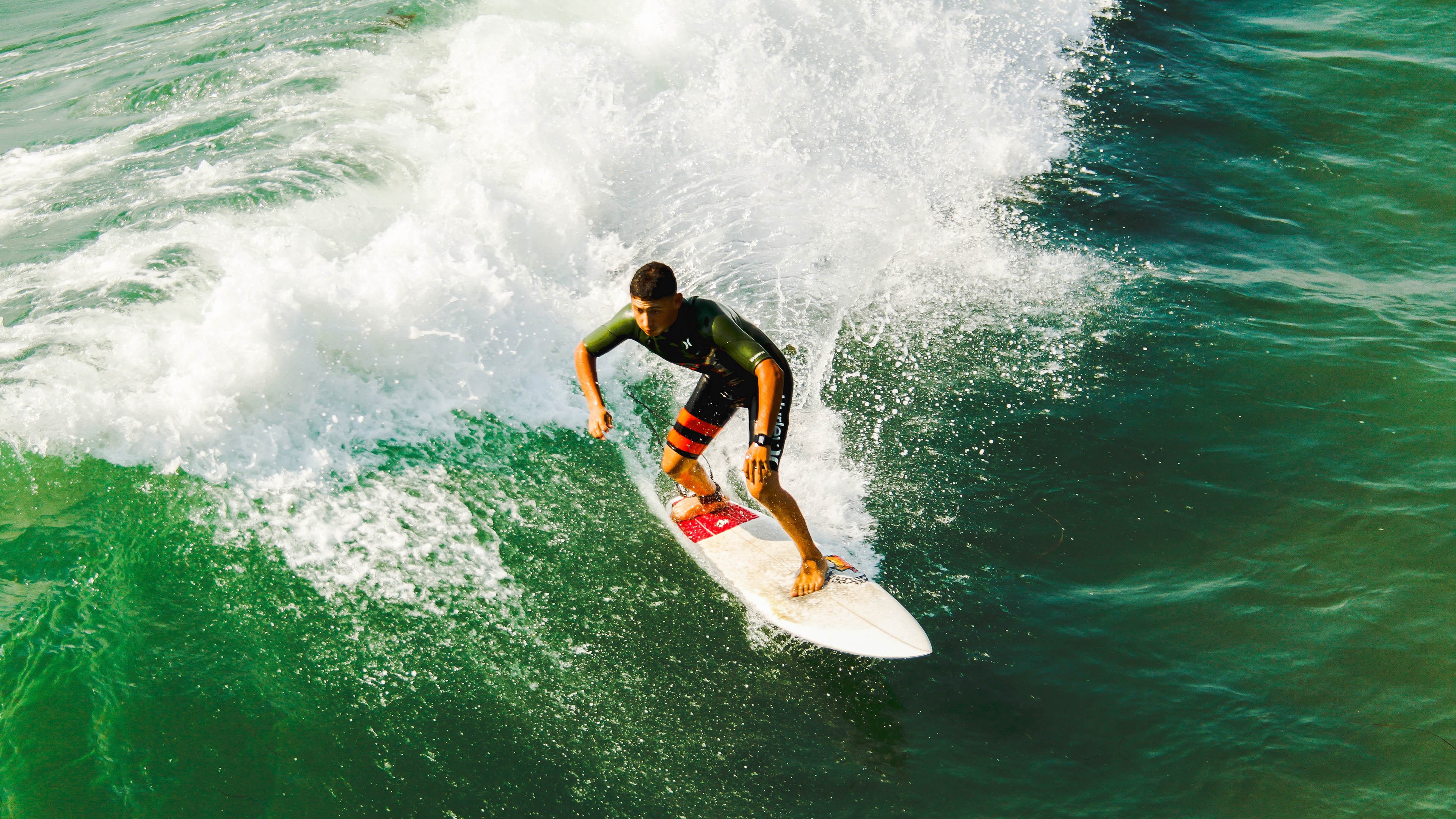 AIYOUXI.COM-全球车迷：比赛外的文化交流，全球车系