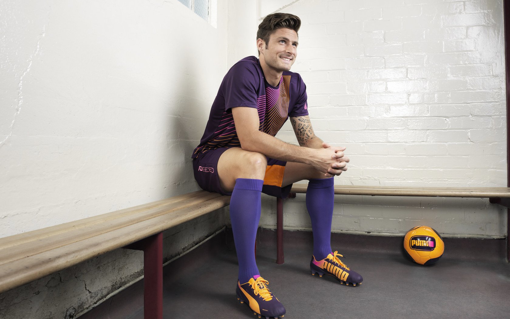 ayx体育-哈兰德连续20场破门，英超火力王再续神迹，哈兰德德甲