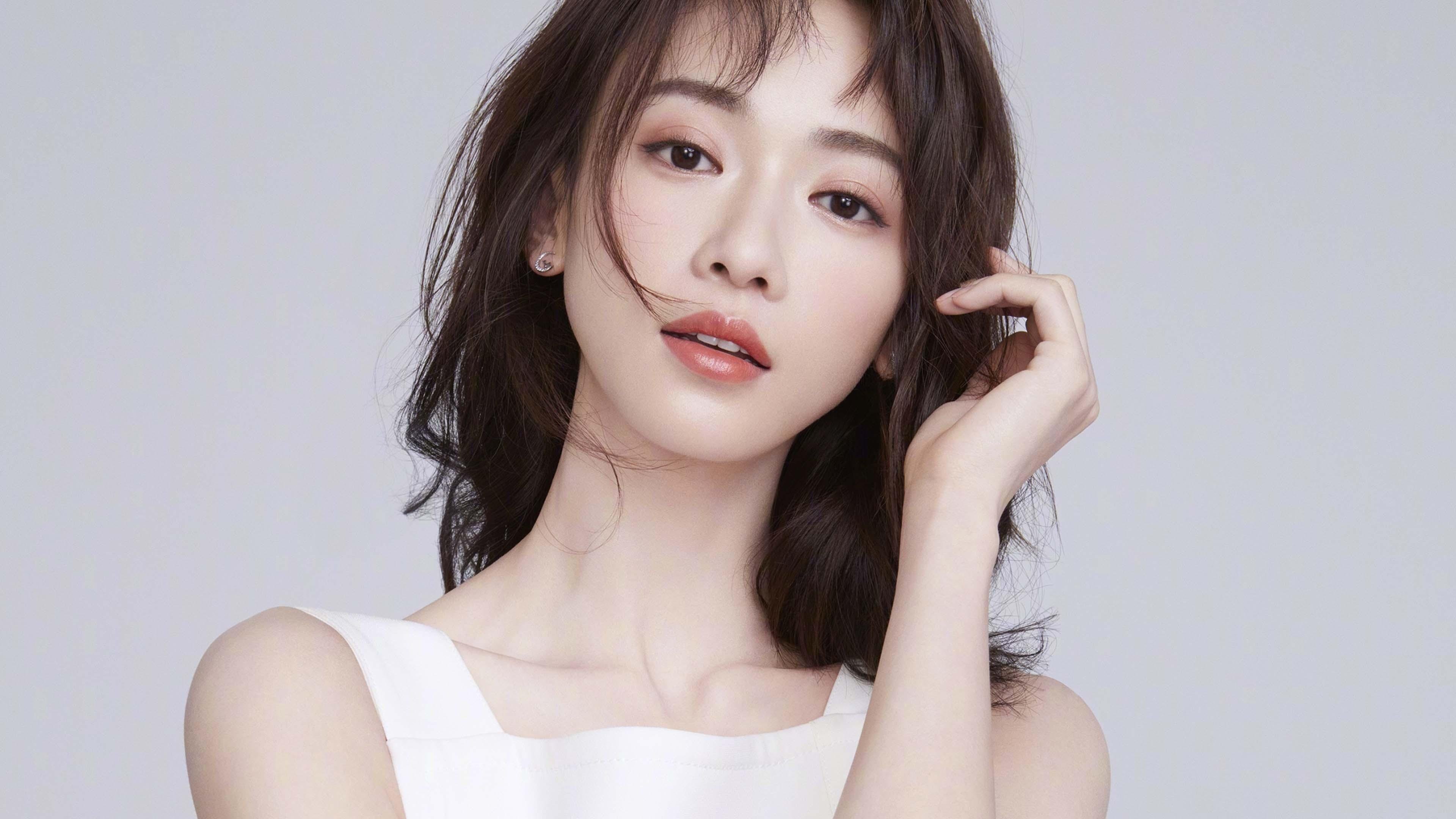 爱游戏体育app-爵士年轻球员夏训表现亮眼,爵士球队现役球员